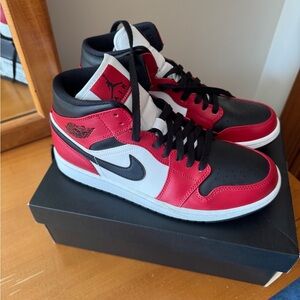 Nike Air Jordan 1 Mid - Black, Red & White